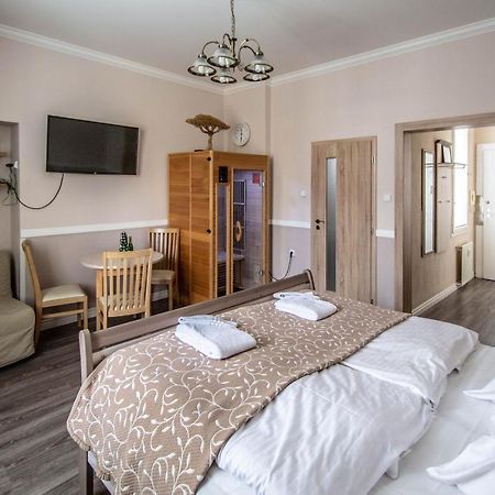 Champagne Studio With Sauna Praha Bagian luar foto